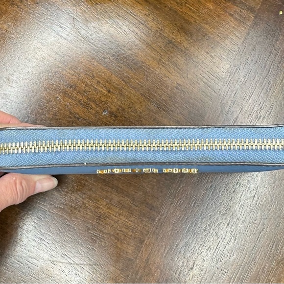 Michael Kors' saffiano leather wallet. Inspirational quote - Picture 9 of 14